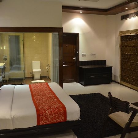 Hotel Klg International Zirakpur Экстерьер фото
