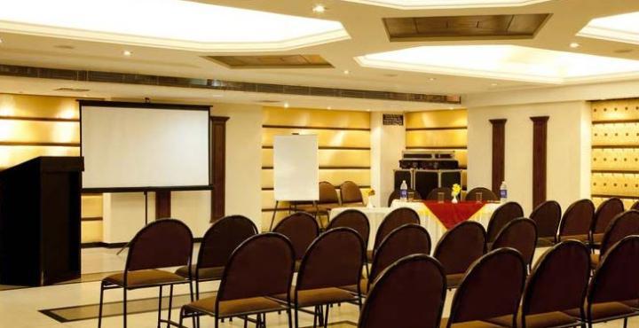 Hotel Klg International Zirakpur Экстерьер фото