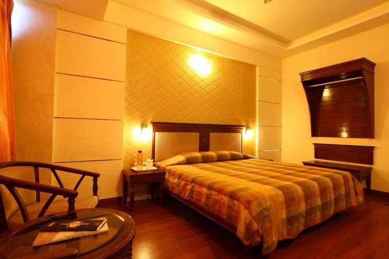 Hotel Klg International Zirakpur Экстерьер фото