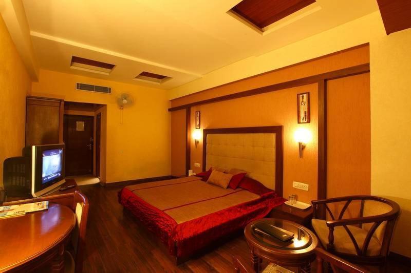 Hotel Klg International Zirakpur Экстерьер фото