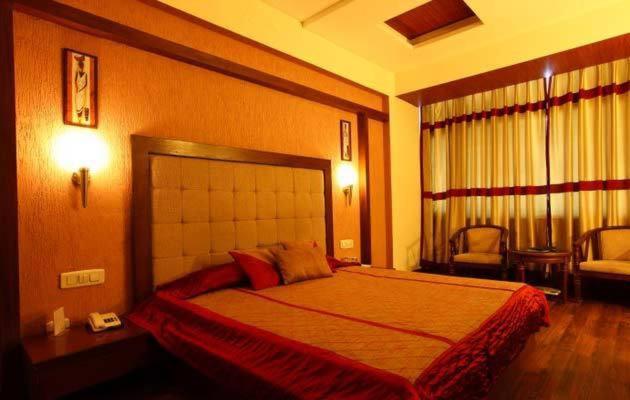 Hotel Klg International Zirakpur Экстерьер фото