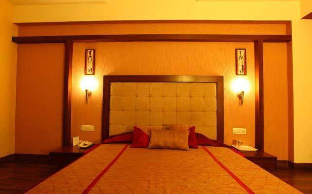 Hotel Klg International Zirakpur Экстерьер фото