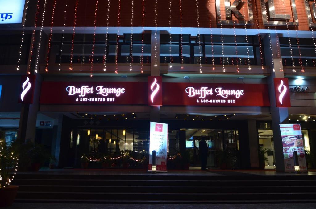 Hotel Klg International Zirakpur Экстерьер фото