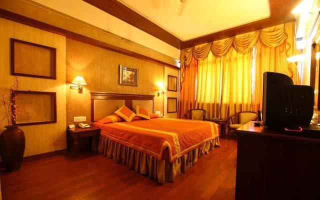 Hotel Klg International Zirakpur Экстерьер фото