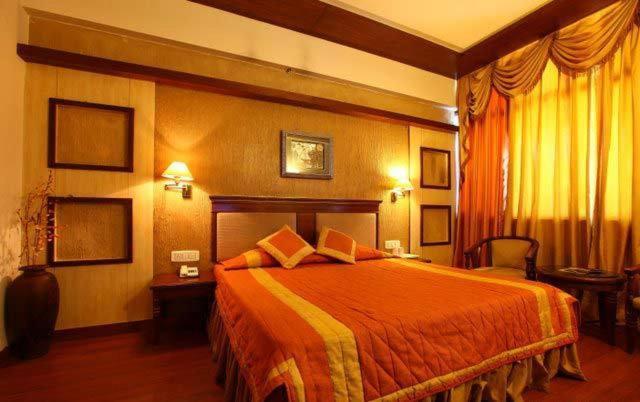 Hotel Klg International Zirakpur Экстерьер фото