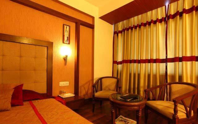 Hotel Klg International Zirakpur Экстерьер фото