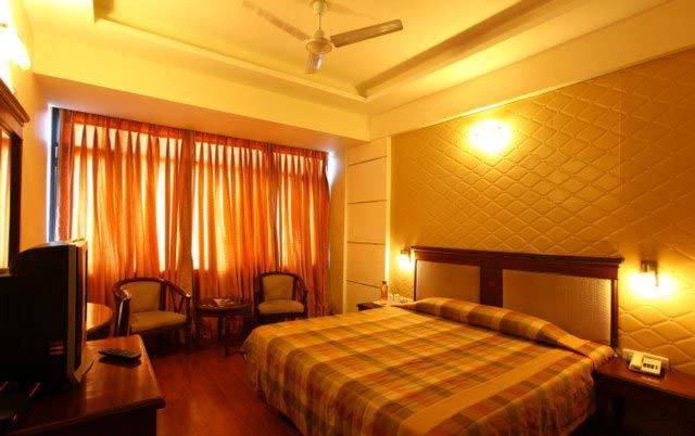 Hotel Klg International Zirakpur Экстерьер фото