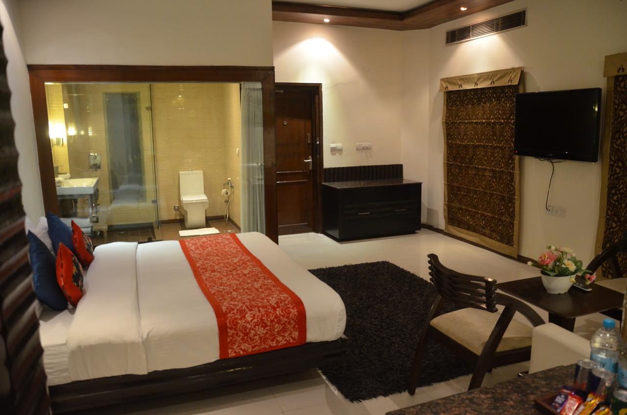 Hotel Klg International Zirakpur Экстерьер фото