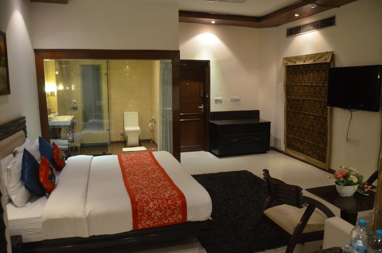 Hotel Klg International Zirakpur Экстерьер фото