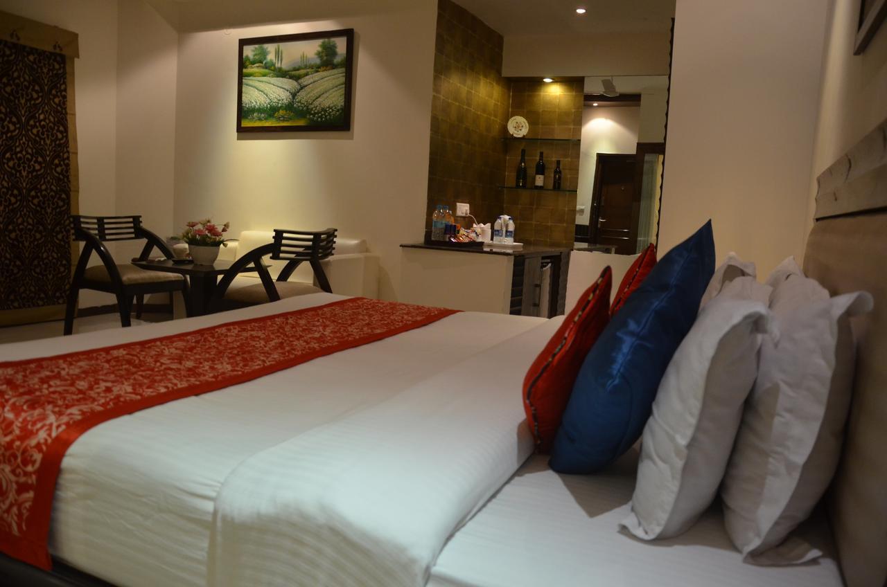 Hotel Klg International Zirakpur Экстерьер фото