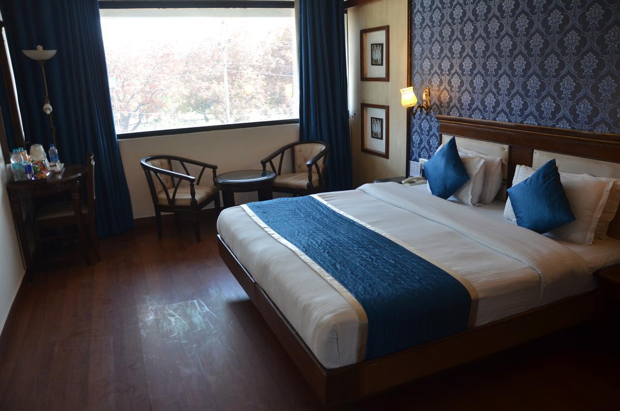 Hotel Klg International Zirakpur Экстерьер фото