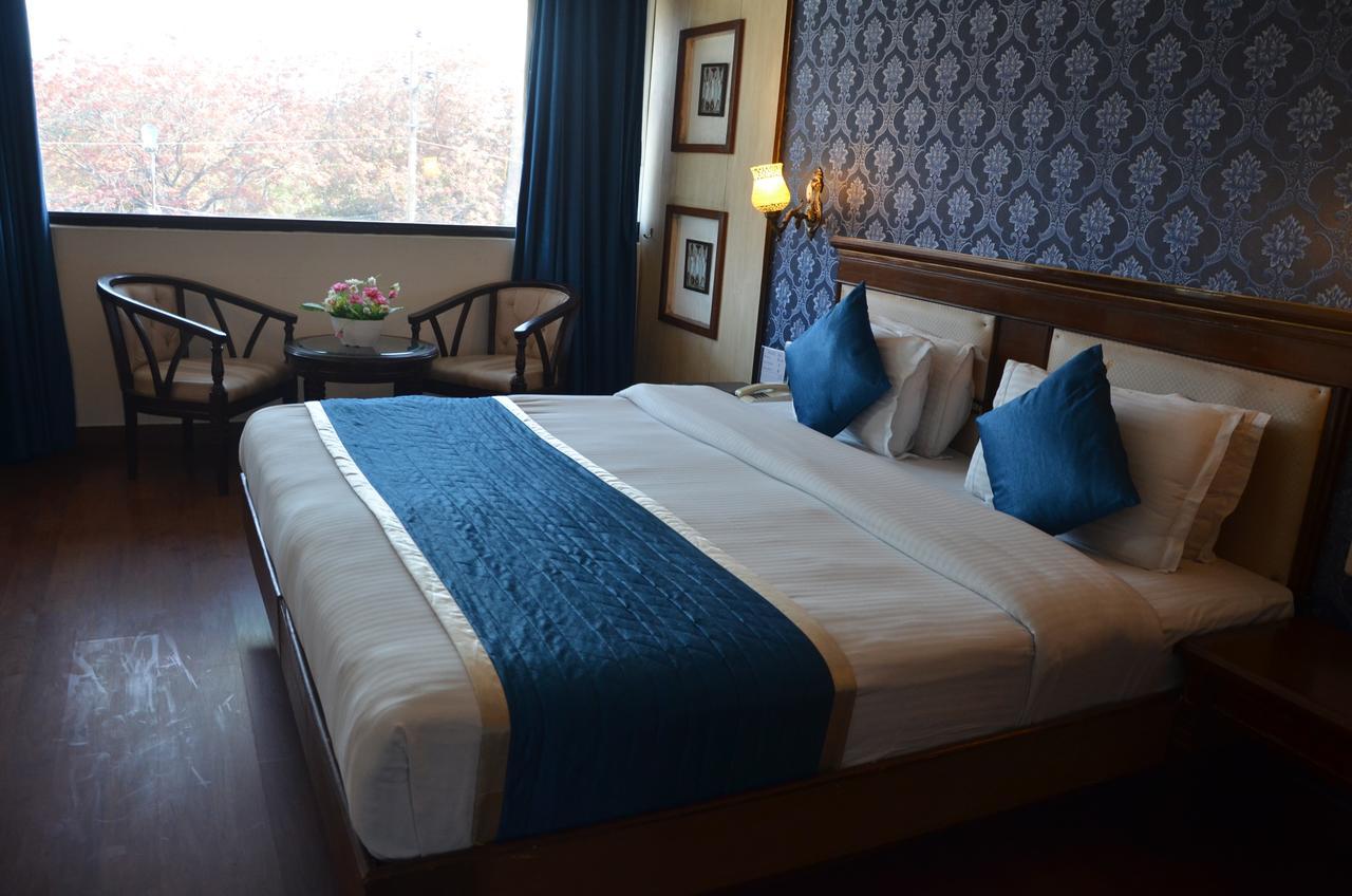 Hotel Klg International Zirakpur Экстерьер фото