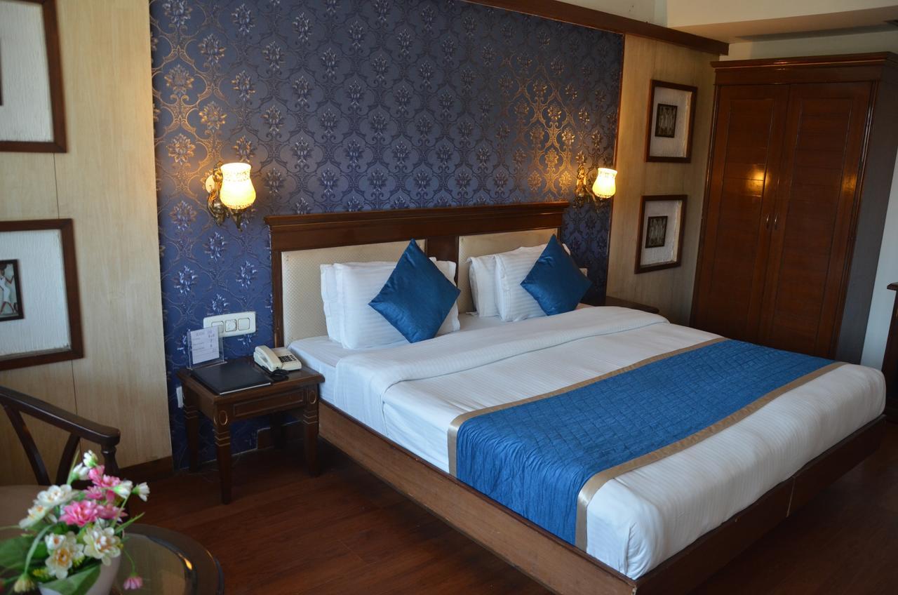 Hotel Klg International Zirakpur Экстерьер фото