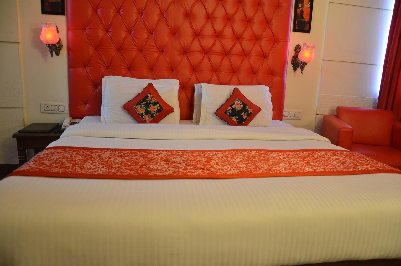Hotel Klg International Zirakpur Экстерьер фото