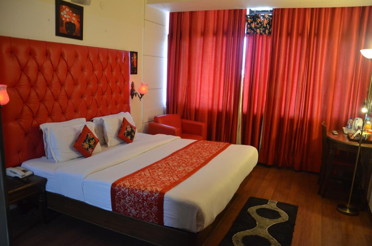Hotel Klg International Zirakpur Экстерьер фото