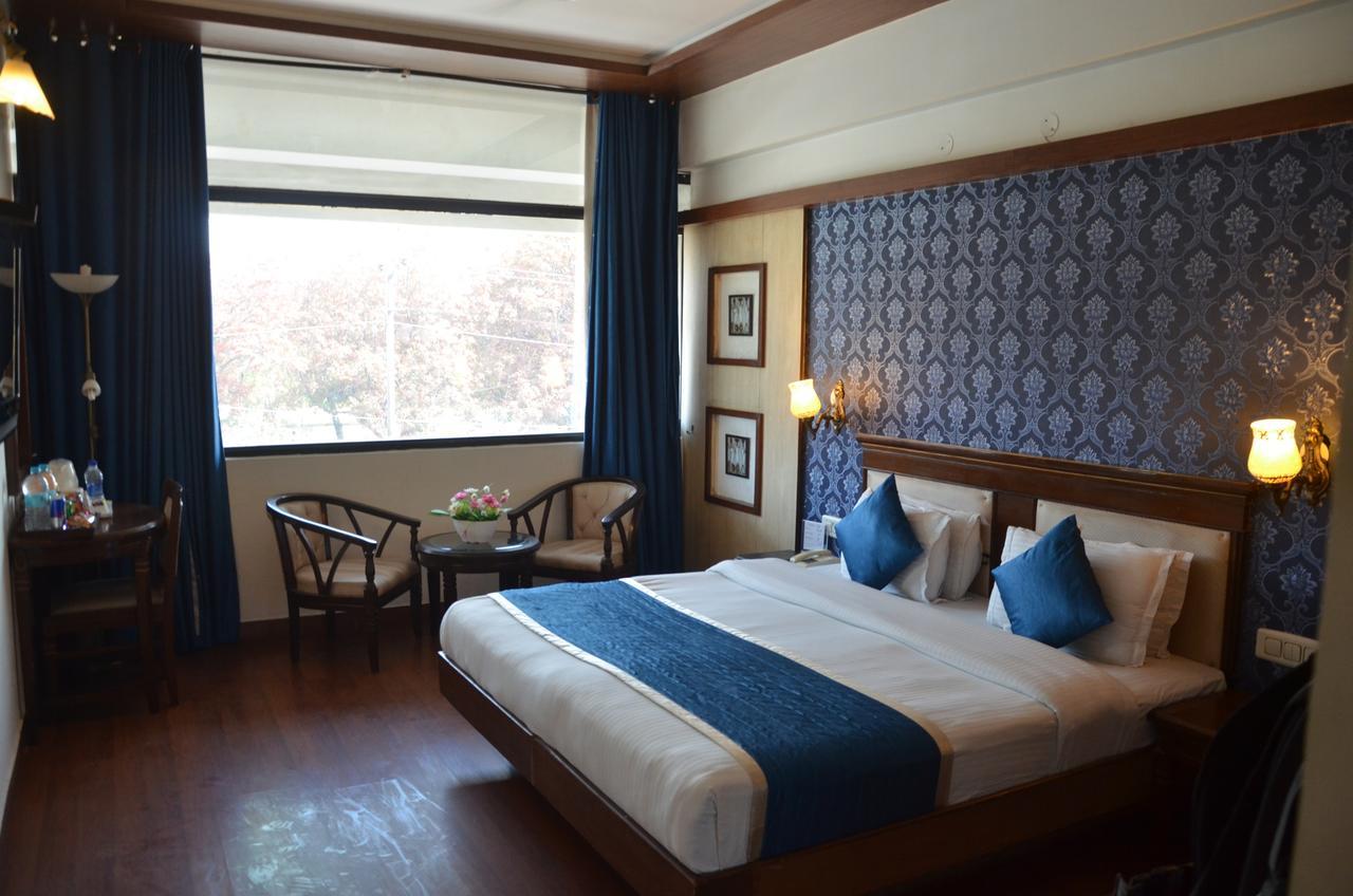Hotel Klg International Zirakpur Экстерьер фото