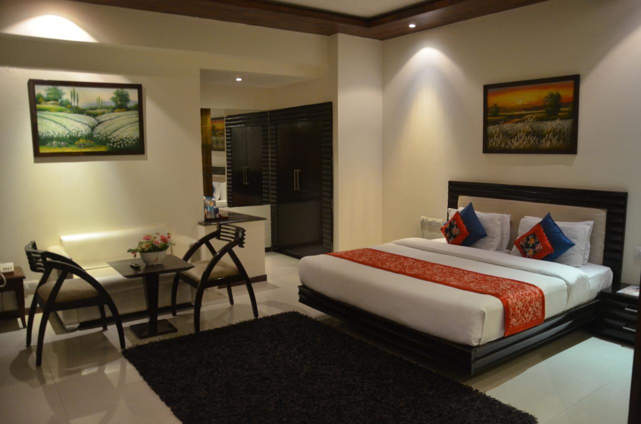 Hotel Klg International Zirakpur Экстерьер фото